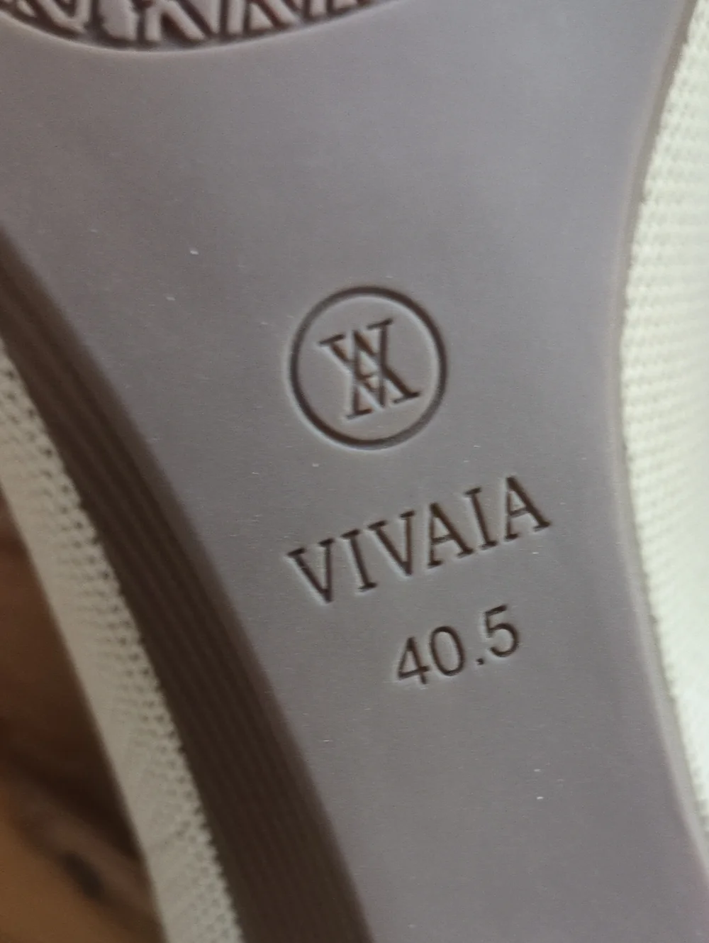 Vivaia Wedge Pro Pointed Toe Tan Size 40.5